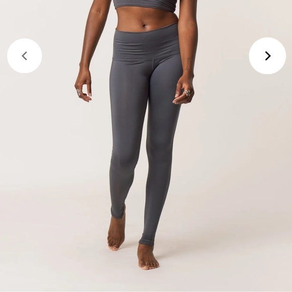 RARE FIND, Forest Green TEEKI Boutique Hot Pant! Size M. - Picture 2 of 3